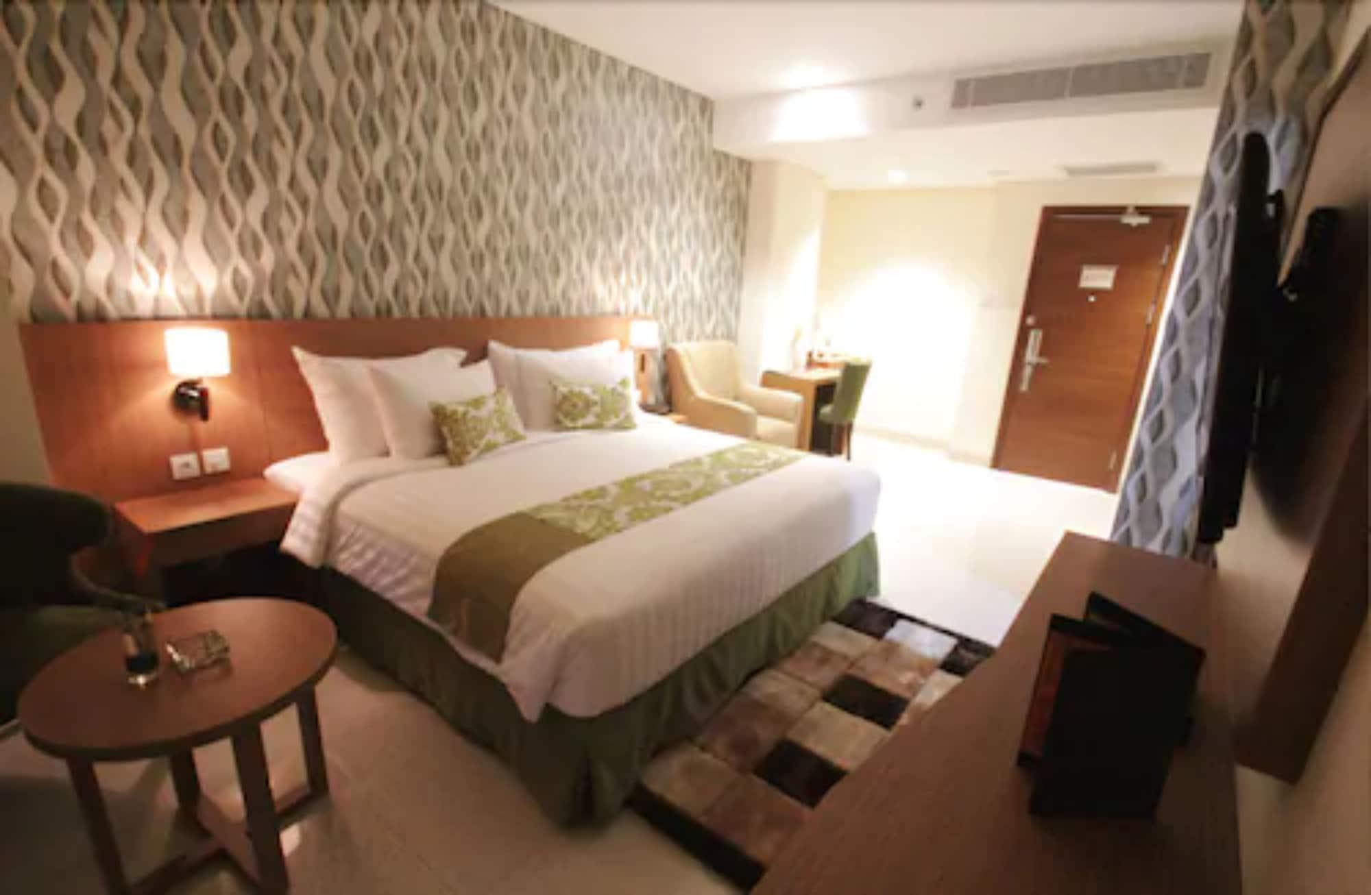 Ijen Suites Resort & Convention Malang Exterior photo